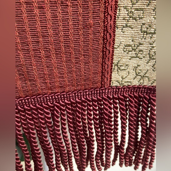 CHRIS MADDEN FRINGED TABLE RUNNER - Picture 2 of 6